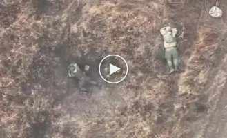 A Ukrainian drone drops a grenade on a Russian military man in the Avdeevsky direction