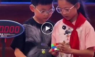 Kids set world record for solving Rubik's Cube