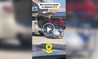 Girl came up with a strange but working way to transport goods