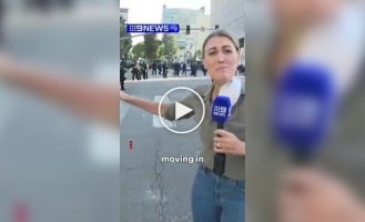 Полицейский выстрелил в ногу журналистке