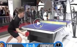В Японии представили робота для игры в пинг-понг