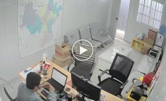 Пожалуйста, не курите в офисе!