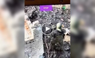 A kamikaze drone destroys an occupier whose machine gun is jammed