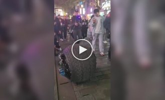 Шарообразный полицейский робот