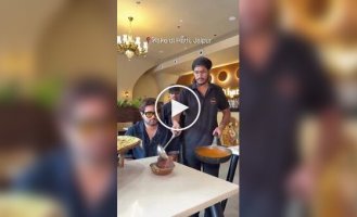 «Эффектная» подача блюда в индийском ресторане