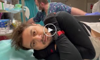 В больницу Охматдет привезли раненого американского журналиста, где ему оказывают медицинскую помощь