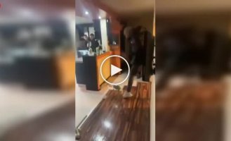 Болельщики устроили погром в доме