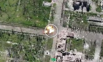 Воины 24 ОМБр уничтожили вместе с десантом вражескую бронемашину, которая пыталась прорваться в Часов Яр