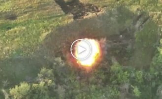 Ukrainian FPV drone destroys the Russian T-90M Proryv tank in the Bakhmut direction