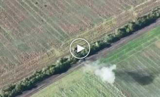 Ukrainian T-64BV tank destroys Russian T-90S tank in close combat in the southern direction