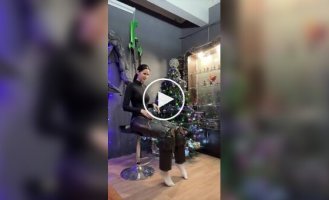 Косплеєрка показала процес перетворення на Necron