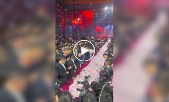 У Китаї начальник виплатив підлеглим 26 мільйонів доларів як річну премію