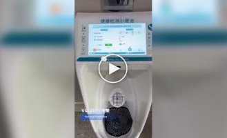 Smart urinals with huge screens have appeared in Shanghai toilets