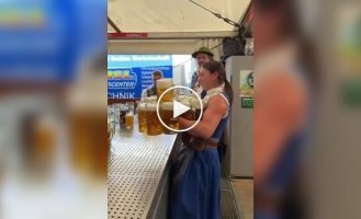 Могучая девушка и тонна пива