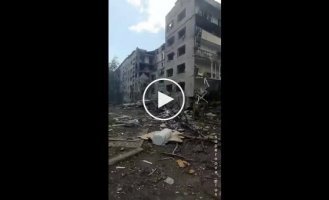 Украинский боец снимает разрушенный Покровск