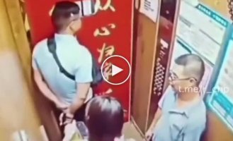 In China, a man attacked his ex-wife with an axe