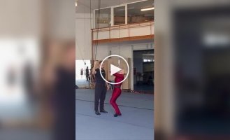 Жінка з Румунії підняла зубами більше 90 кілограмів