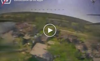 Бійці 5-ї ОШБр знищили кілька будівель, де ховалися росіяни, а також атакували бліндаж.
