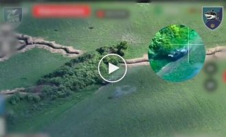 Вражеская бронемашина исчезает в дыму и огне после атаки морпехов из 36-й бригады