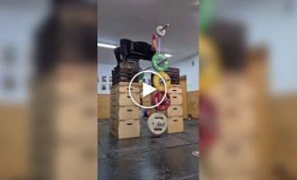 Не знаю, к чему он готовится, но он готов