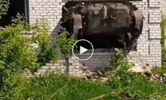 BMP-2 leaves the house somewhere in Ukraine