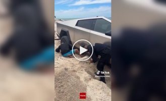 All-terrain vehicle, Elon: cops dig up Tesla Cybertruck on the beach due to the threat of high tide