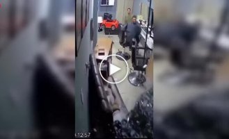 Женщина без прав въехала в парикмахерскую в Бразилии