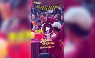 Jackie Chan and Jet Li met at a festival in Beijing