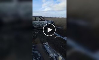 While evacuating wounded Russian soldiers, their vehicle got stuck in the mud, after which it was quickly destroyed by a Ukrainian FPV drone