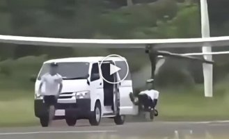 A group of Japanese students have designed this aircraft that can fly by simply turning the pedals.