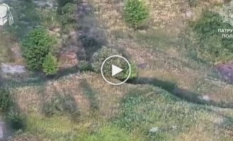 Воины Нацполиции артиллерийским снайперским выстрелом точно поразили вражескую пехоту