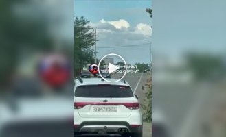 An FPV drone attacked a car of Russian occupiers in the middle of a street in the Belgorod region