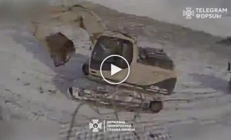 Soldiers of the Steel Border hit an enemy excavator, which was just setting up the positions of the occupiers