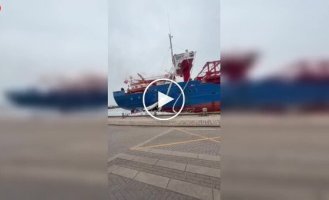 A drunk navigator rammed a yacht and a dock in a Danish port.