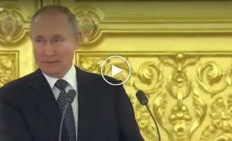 Putin said goodbye to the ambassadors several times. He was not answered and did not pat
