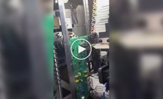 Как роботы собирают печатные платы в реальном времени