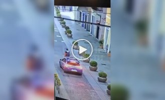 Мигрант пожалел, что ударил полицейскую машину
