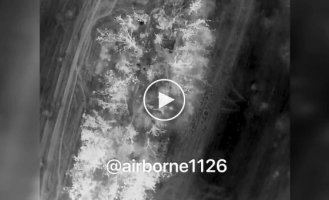 25th Airborne Brigade. Footage from a drone equipped with a thermal imaging camera hit by grenades