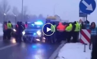 Ukrainian drivers blocked roads in Polish cities to protest against the border blockade