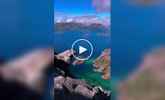 На Лофотенских островах в Норвегии можно провести половину лета с постоянным днем