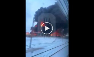 In the Russian city of Klintsy in the Bryansk region, an oil depot is on fire