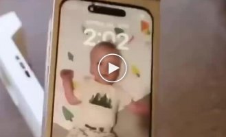 Американець створив 3-кілограмовий чохол для iPhone для боротьби з залежністю