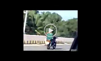 Необычная езда на мотоцикле