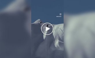 Спуск по почти отвесному склону