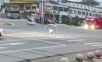 Очень странная авария в Китае