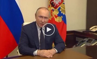 Пользователи сети во время вчерашнего обращения путлера обратили внимание на его руки