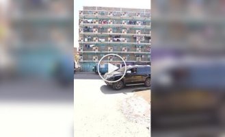 Парень высмеял, как снимают документалки про Африку