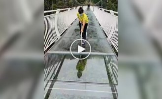 How a glass bridge is washed in the morning before visiting tourists