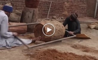 Як вручну виготовляють дхол