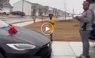 Mom amazed her 16-year-old daughter with a gorgeous gift - a brand new Tesla